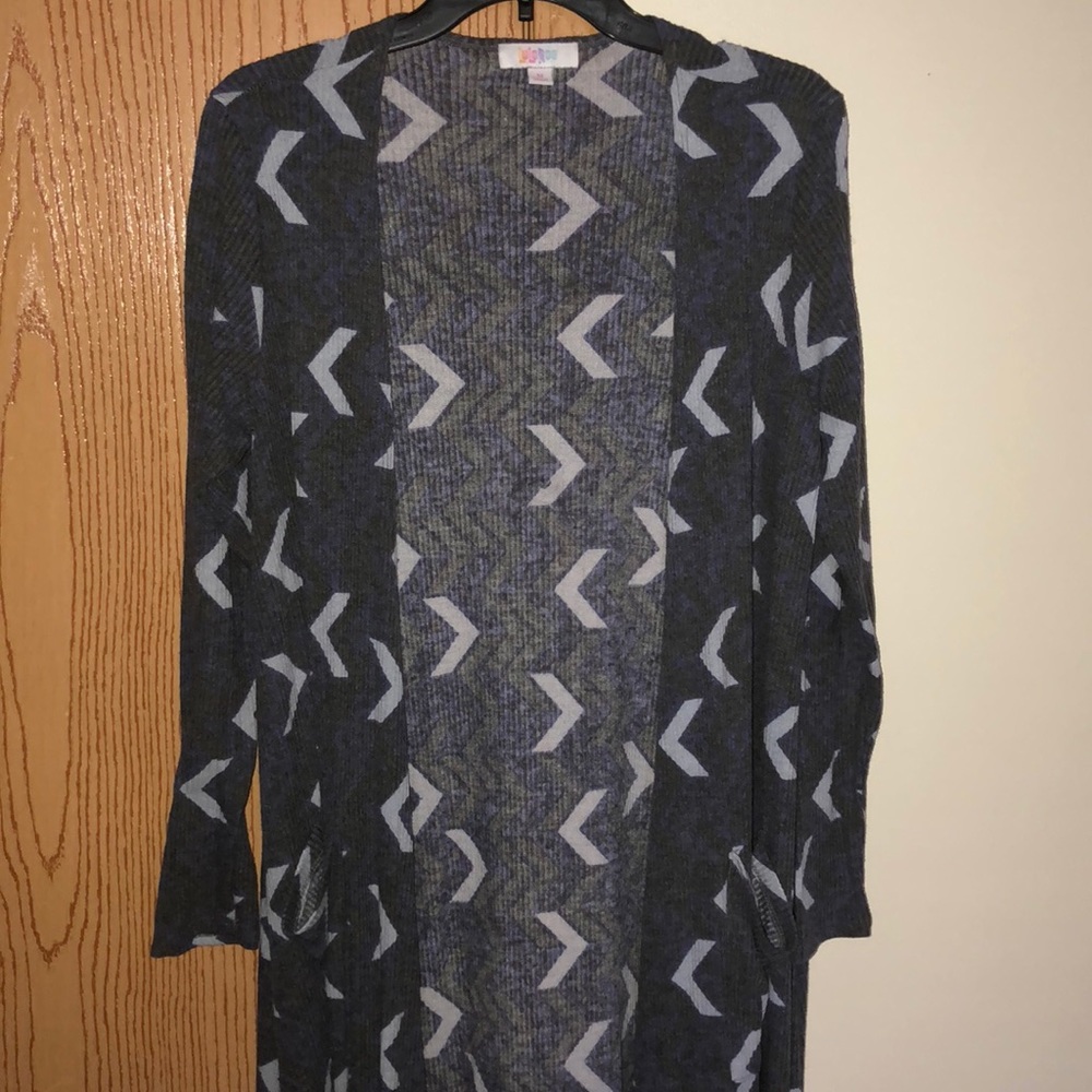 Lularoe Sarah size M, grey with arrows.